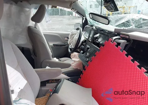 2020 Toyota Sienna Le z USA, uszkodzony, nr VIN 5TDJZ3DC3LS240614